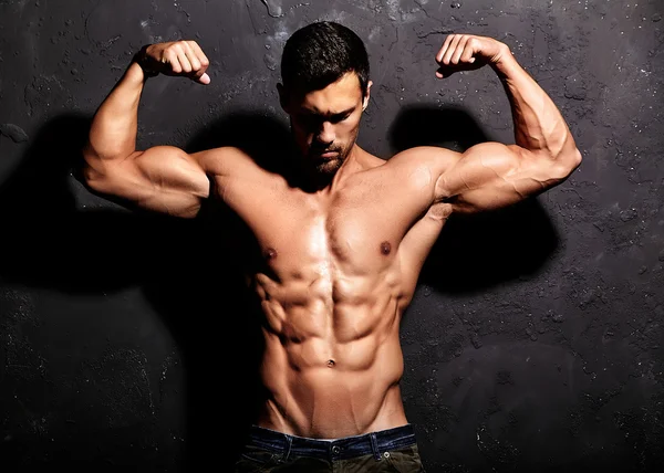 Güçlü atletik adam portresi