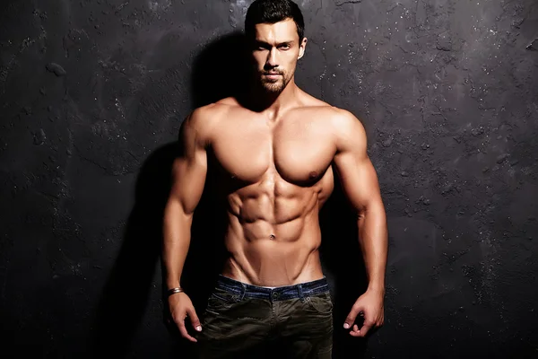 Güçlü atletik adam portresi