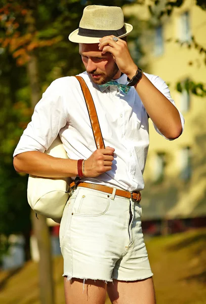 Handsome hipster model man in stylish summer clothes — Stock Photo, Image