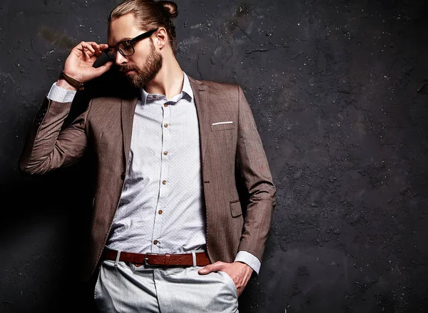 Modelo masculino com barba em óculos — Fotografia de Stock