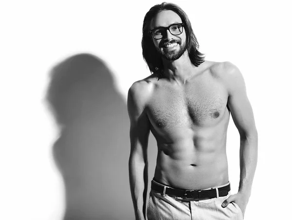 Retrato de moda elegante hipster modelo hombre en camisa clásica con pecho desnudo aislado en blanco —  Fotos de Stock