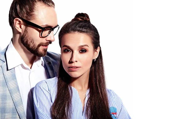 Foto de moda de hombre elegante guapo en traje con hermosa mujer sexy en vestido colorido aislado en blanco — Foto de Stock