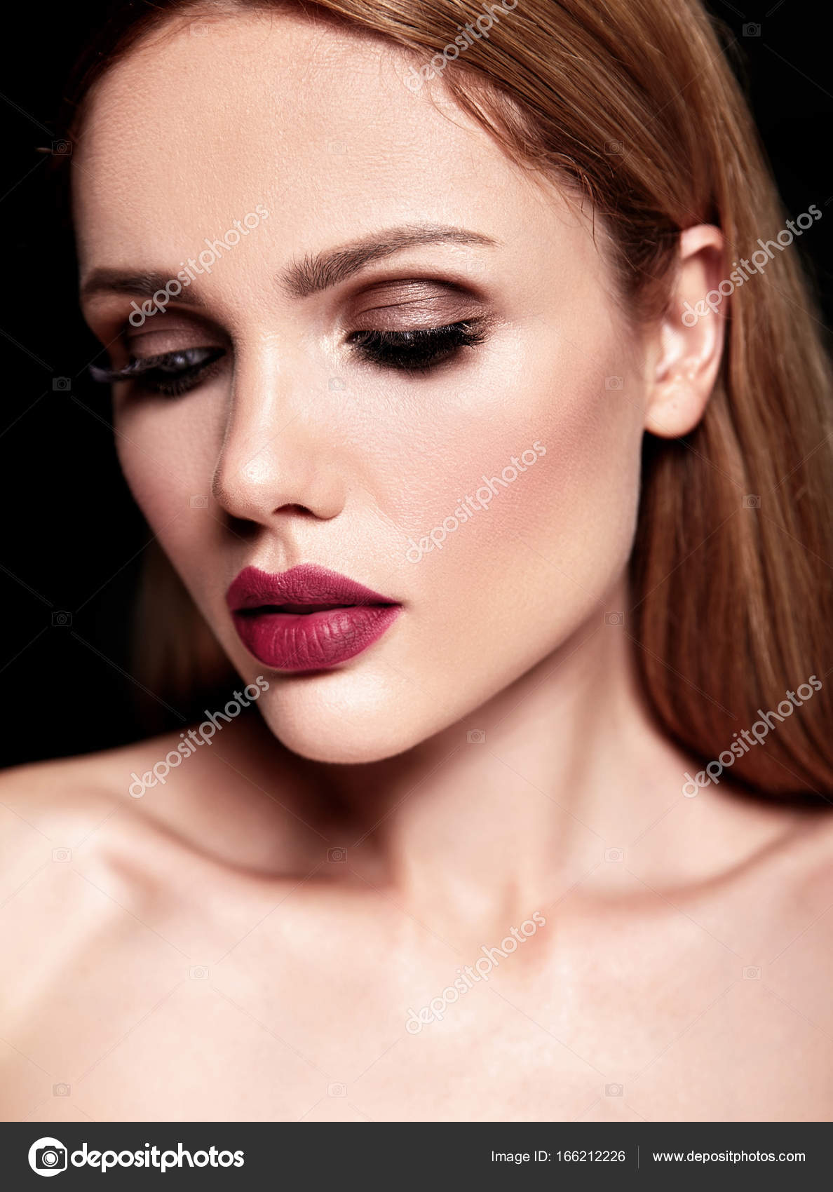 Maquillage. Glamour Portrait De Modèle De Belle Femme Avec Du