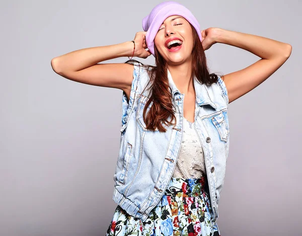 Portrait Beautiful Smiling Cute Brunette Woman Model Casual Summer Jeans — Stock Photo, Image