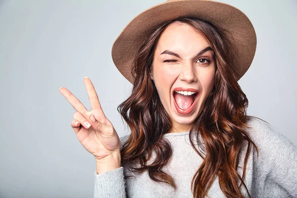 Portrait Jeune Fille Riante Modèle Élégant Gris Casual Vêtements Été — Photo