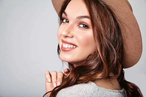 Portrait Jeune Fille Riante Modèle Élégant Gris Casual Vêtements Été — Photo