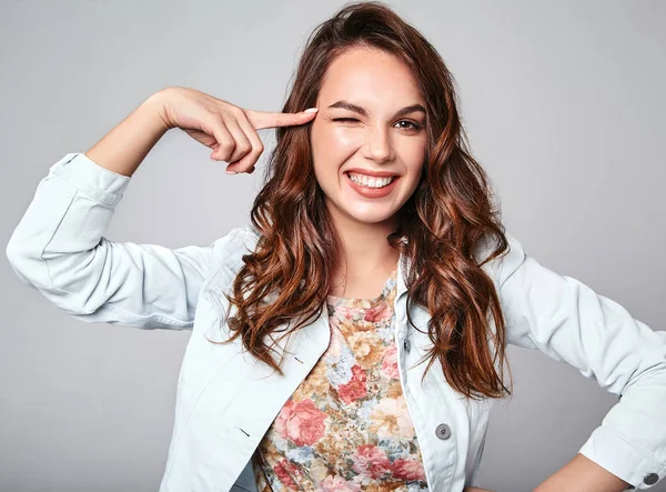 Portret Van Jonge Stijlvolle Lachen Meisje Model Kleurrijke Casual Zomer — Stockfoto