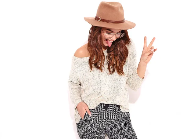 Stilvolles Mädchen Modell Lässiger Sommerkleidung Braunem Hut Mit Natürlichem Make — Stockfoto