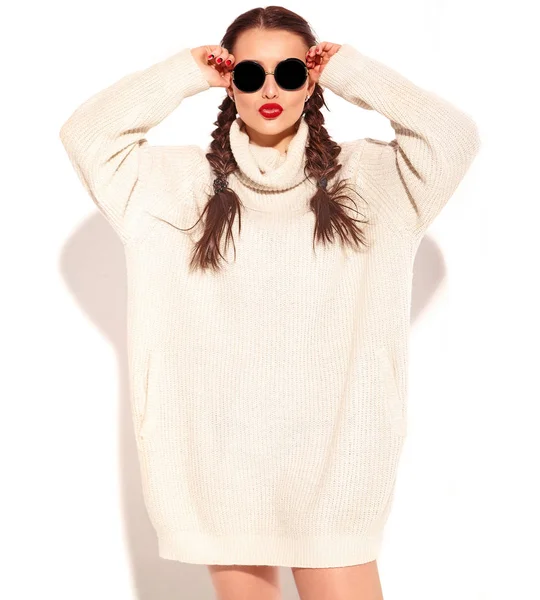 화장과 따뜻한 스웨터 여름에 입술의 초상화 미쳐가 — 스톡 사진