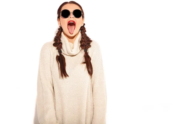 Joven Modelo Mujer Sonriente Feliz Con Maquillaje Brillante Labios Rojos — Foto de Stock