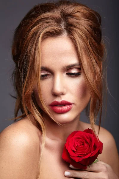 Beleza Moda Retrato Jovem Loira Mulher Modelo Com Maquiagem Natural — Fotografia de Stock