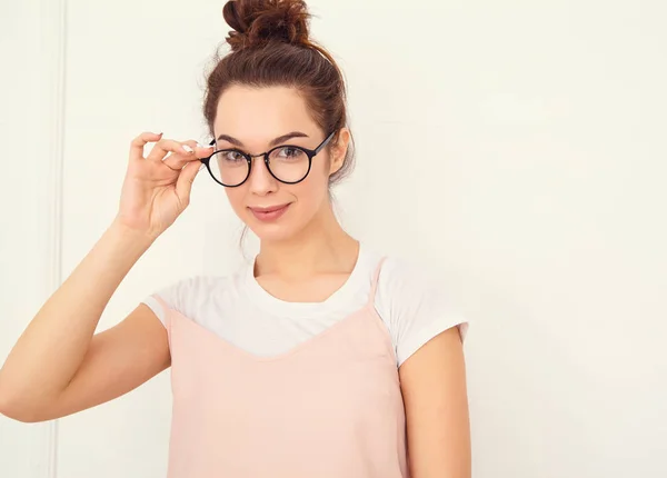 Portrait Jeune Belle Femme Brune Modèle Fille Avec Maquillage Été — Photo