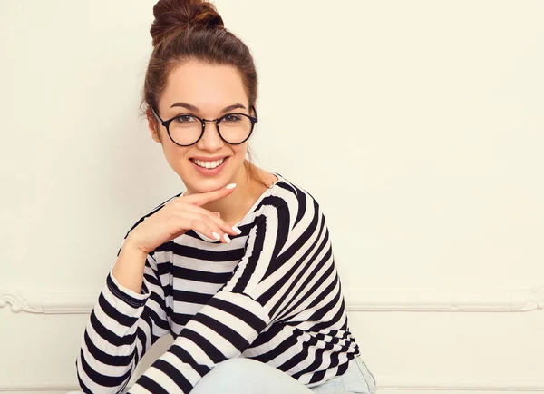 Portrait Jeune Belle Femme Brune Modèle Fille Avec Maquillage Dans — Photo