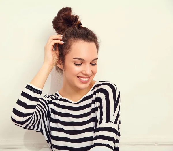 Retrato Joven Hermosa Mujer Morena Modelo Chica Con Maquillaje Desnudo —  Fotos de Stock