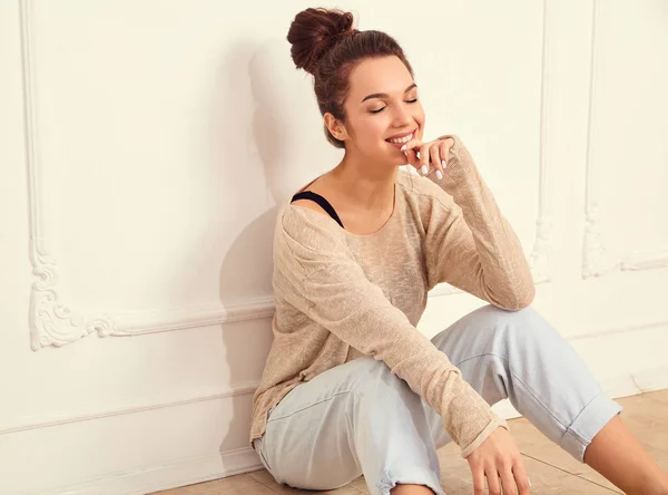 Portrait Jeune Belle Femme Brune Modèle Fille Avec Maquillage Dans — Photo