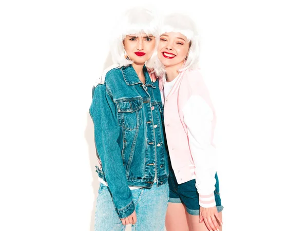 Two Young Sexy Hipster Girls White Wigs Red Lips Beautiful — Stock Photo, Image