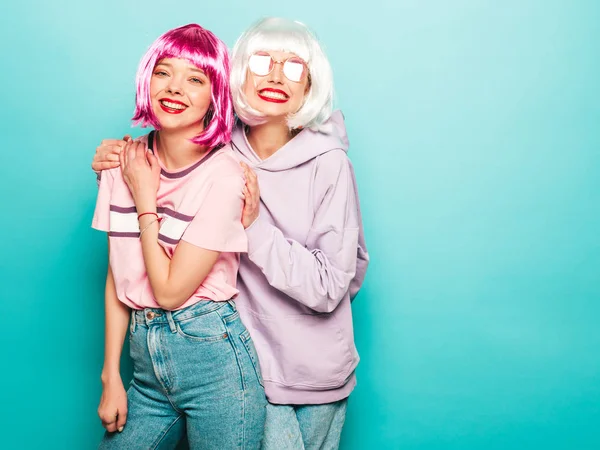 Two Young Sexy Hipster Girls Wigs Red Lips Beautiful Trendy — 스톡 사진