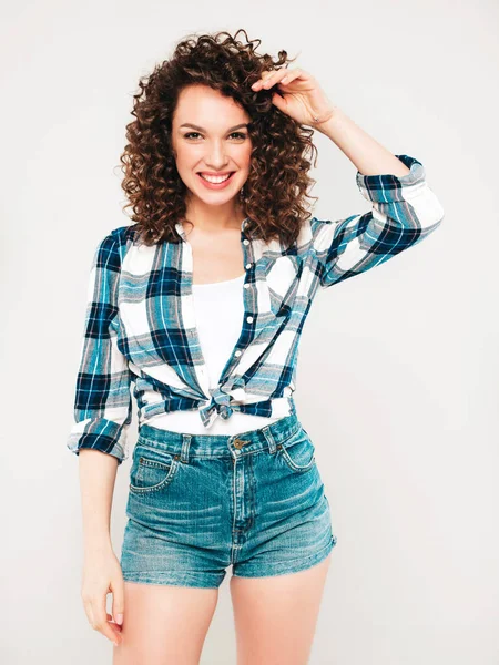 Portrait Beautiful Smiling Model Afro Curls Hairstyle Dressed Summer Hipster — 스톡 사진