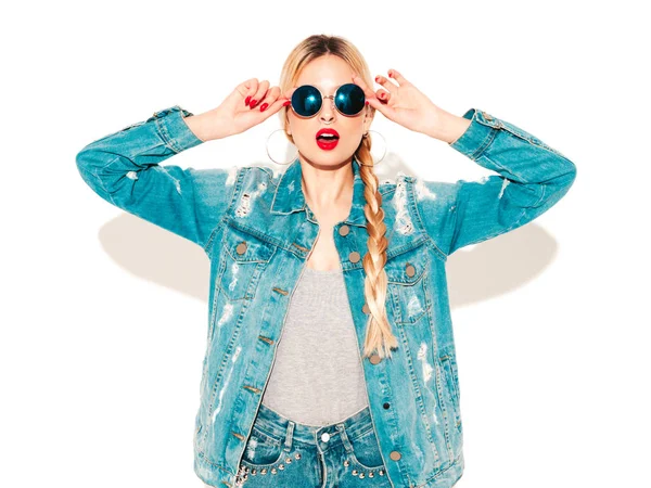 Portret Van Jonge Mooie Hipster Bad Girl Trendy Jeans Zomerkleding — Stockfoto