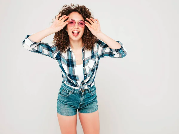 Portrait Beautiful Smiling Model Afro Curls Hairstyle Dressed Summer Hipster — 스톡 사진