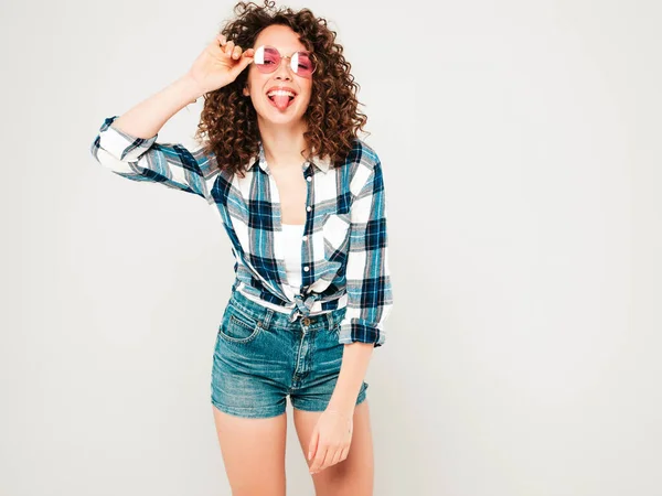 Portrait Beautiful Smiling Model Afro Curls Hairstyle Dressed Summer Hipster — ストック写真