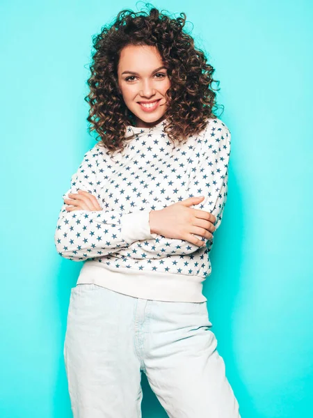 Retrato Belo Modelo Sorridente Com Afro Cachos Penteado Vestido Com — Fotografia de Stock