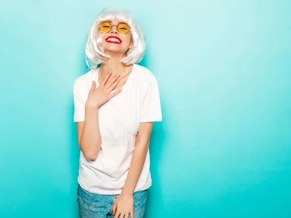 Young Sexy Smiling Hipster Girl White Wig Red Lips Beautiful — 스톡 사진