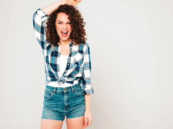 Retrato Belo Modelo Sorridente Com Afro Cachos Penteado Vestido Com — Fotografia de Stock