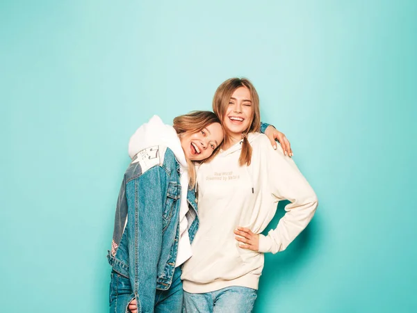 Duas Jovens Morena Bonita Sorrindo Hipster Meninas Moda Verão Capuz — Fotografia de Stock