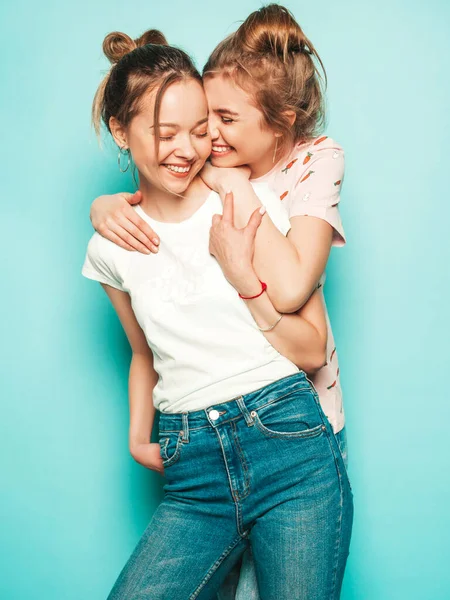 Deux Jeunes Belles Filles Hipster Souriantes Blondes Jeans Tendance Été — Photo