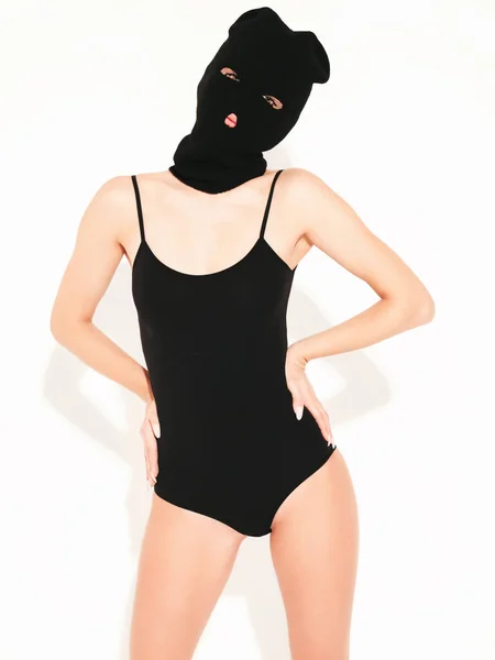 Mooie Sexy Vrouw Zwart Badpak Model Dragen Bandiet Bivakmuts Masker — Stockfoto