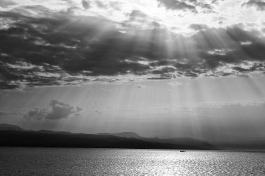 Güneş ışınları tekne