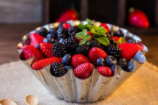 Gezonde yoghurt met mix van berry — Stockfoto