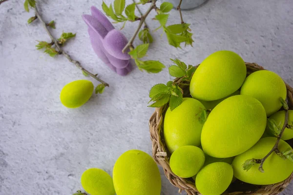 Set Telur Paskah Berwarna Warni Pada Latar Belakang Kayu Dengan Stok Lukisan  