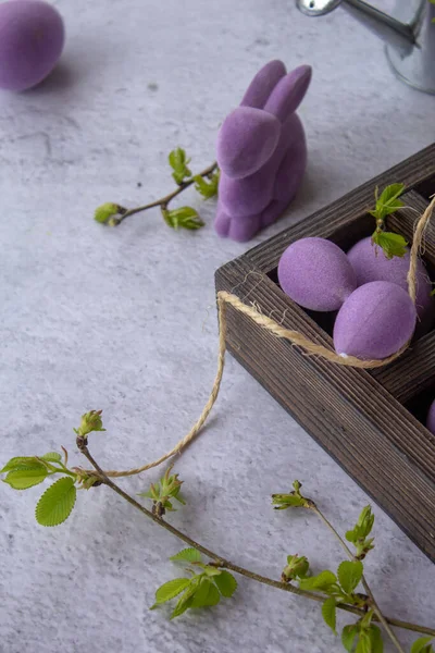 Telur Paskah Marmer Dalam Kotak Kayu Atas Tempat Tidur Jerami Stok Gambar