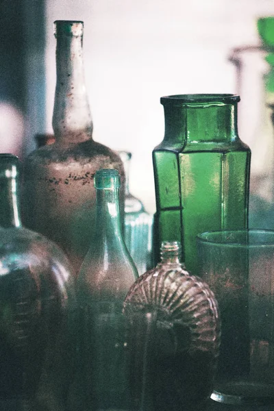 Puste butelki szklane stary — Zdjęcie stockowe