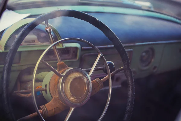 Velho carro vintage do tempo da URSS — Fotografia de Stock