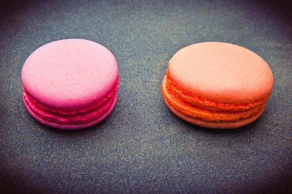 Süßes Dessert Kuchen Makronen Schwarzen Hintergrund — Stockfoto