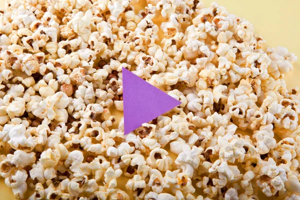 Popcorn Salz Gelb Hintergrund Studio Qualität — Stockfoto