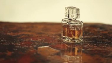 Cam parfüm şişe sabah sis