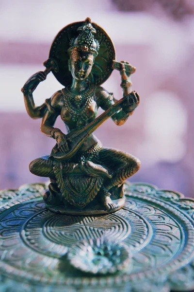 Brons Saraswati Gud Figur — Stockfoto