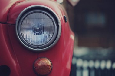 Kırmızı araba Köyü bahar 