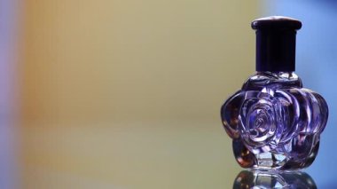 Cam parfüm şişesi görüntüleri 