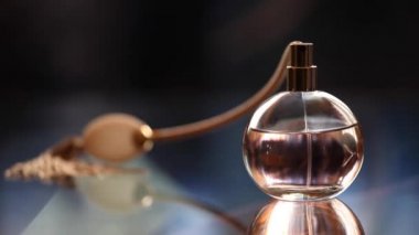 Cam parfüm şişesi görüntüleri