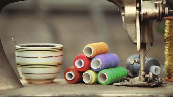 Dikiş Makinesi Kırık Çay Bardağı — Stok video