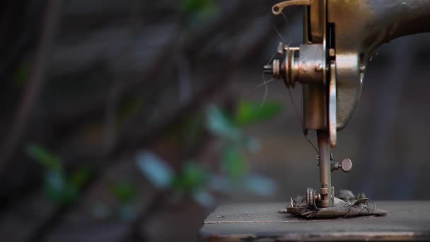 老式金属缝纫机 — 图库视频影像