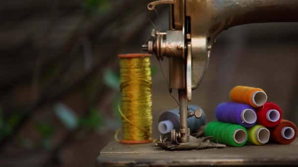 老式金属缝纫机 — 图库视频影像