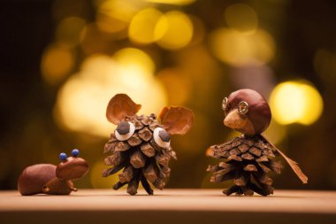 kestane konisi kağıt kutu altın bokeh