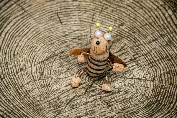 Handmade Bee Tree Stub Background — Stock Photo, Image