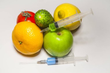 Nitrat şırıngası, sebze beyazı arka plan 